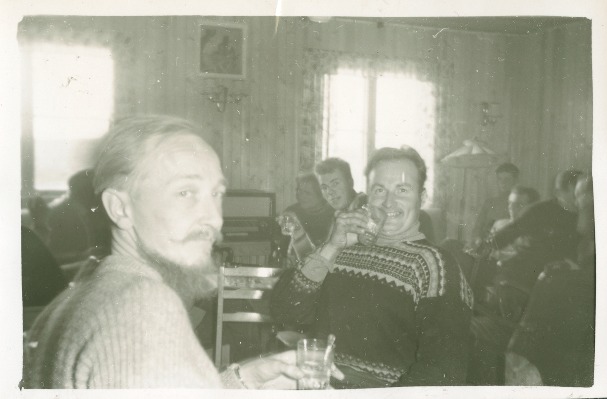 Avløsningsfesten. Overvintring på Bjørnøya 1957-58