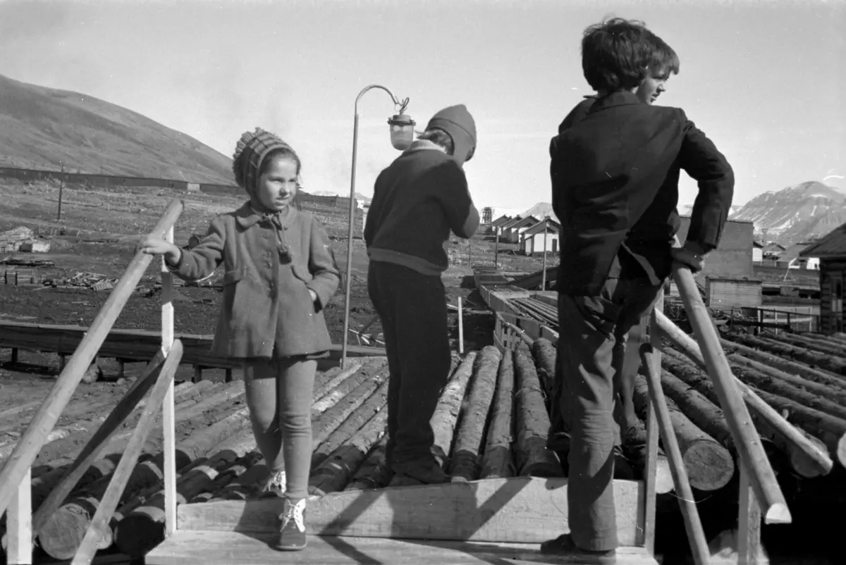 Barn fra Pyramiden.