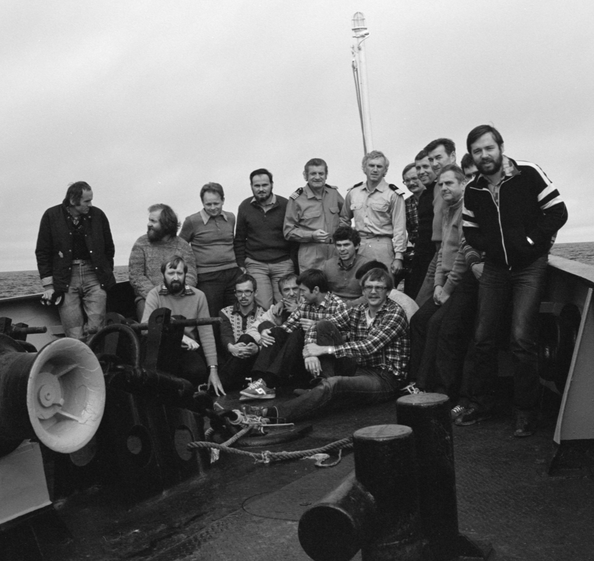 Medlemmer av den VI ekspedisjon til Svalbard fra Instituttet for Geofysikk (det Polske forskningsakademiet - PAN). Om bord av skipet Perkun på vei til Svalbard.