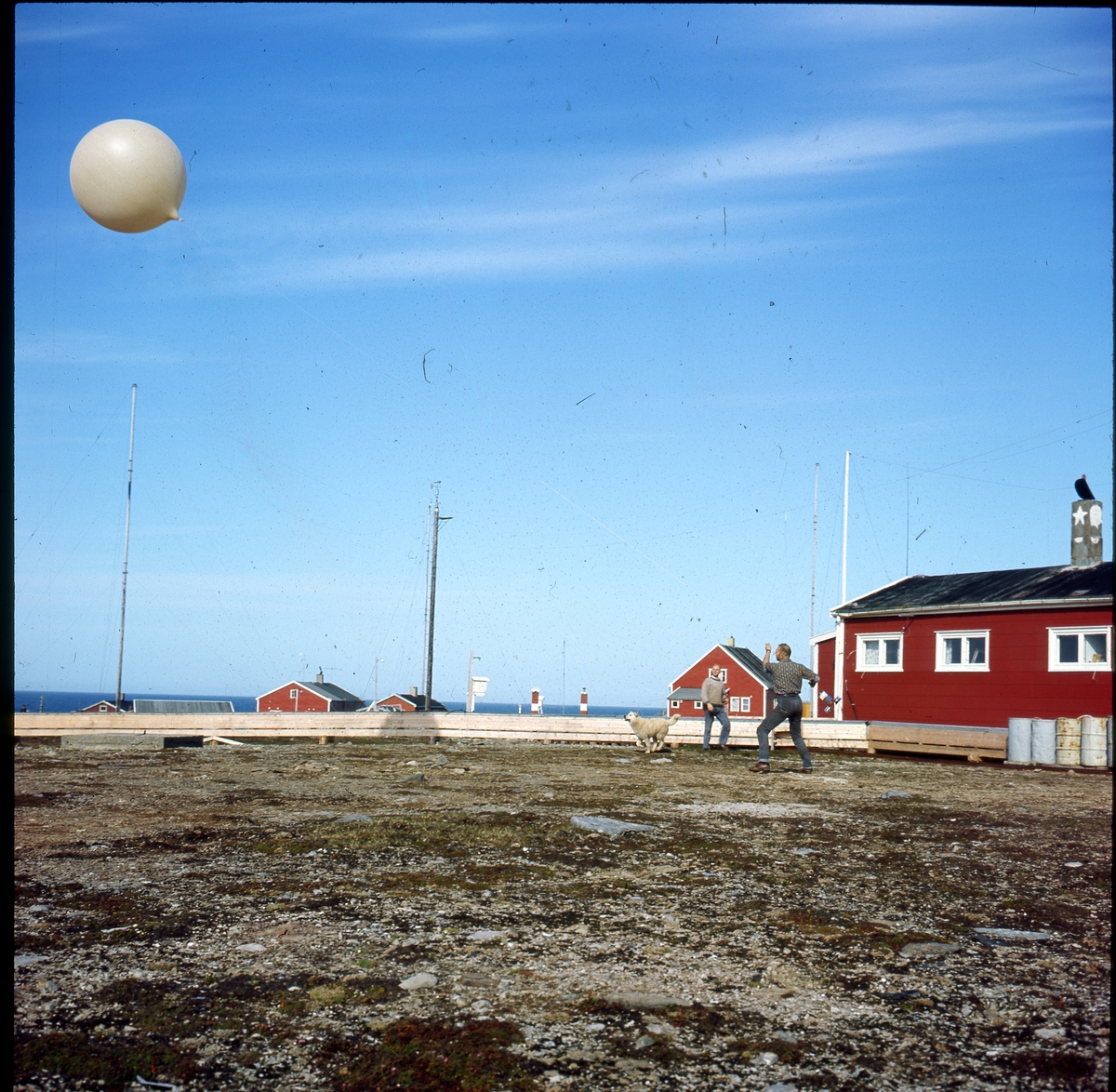 Værballong, Bjørnøya meteorologiske stasjon.