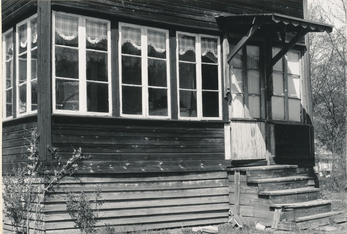 Gåsö Södergård Veranda På Sydsidan Av Huset Foto 28 Maj 1978 Nacka Lokalhistoriska Arkiv 8268