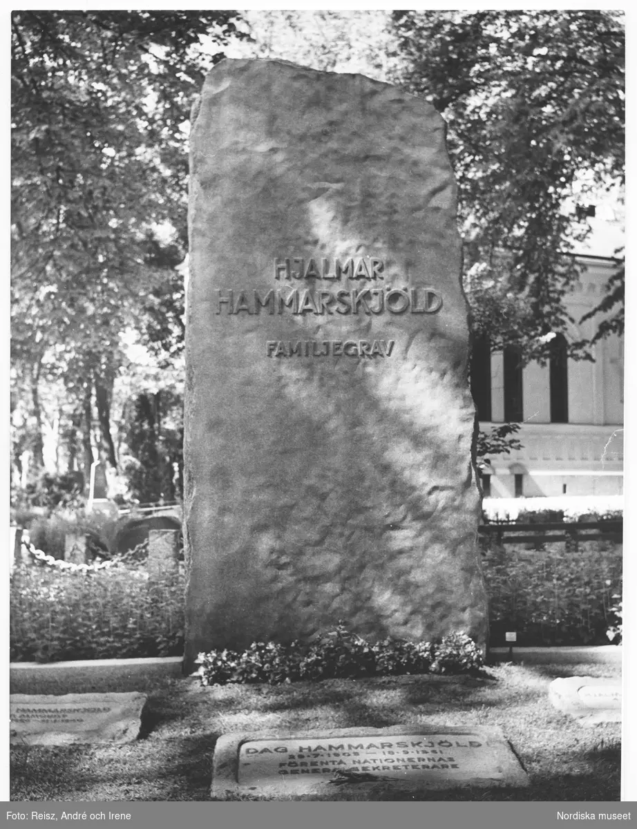Uppland. Hjalmar Hammarskjölds familjegrav.
