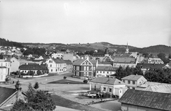 Kauffeldts plass, fra venstre Victoria Hotel, Kauffeldtgårde