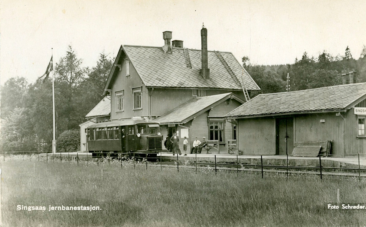 Bensinmotorvogn litra Cmb type 1 på Singsås (Singsaas) stasjon på Rørosbanen