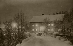 Postkort, Stange, Tangen, hovedbygningen Vik gård, nattfoto,
