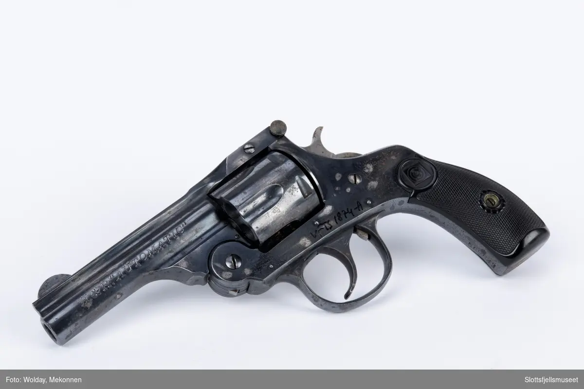 Revolver med hylse. Kaliber 30/30. Harrington & Richardson Arms Co. Worchester, Mass. USA