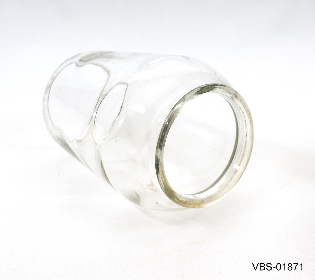 Glassskjerm som er en del av en karbidlampe (mangler)
Konisk i form, bredere i diameter nederst.