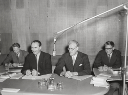 Stortingsvalget 1949. Radiodebatt. Fra venstre: Hans Cappele