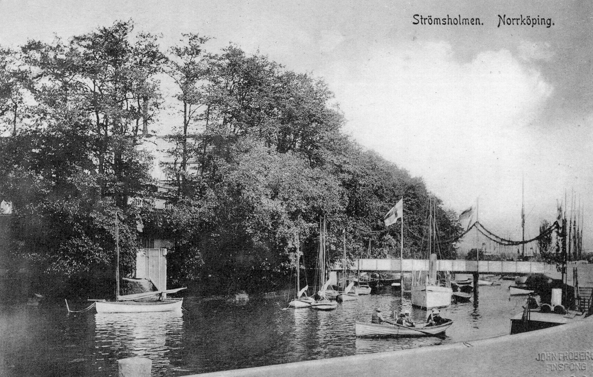 Strömsholmen i Norrköping sedd över Strömholms kanal. Odaterat vykort från tidigt 1900-tal.