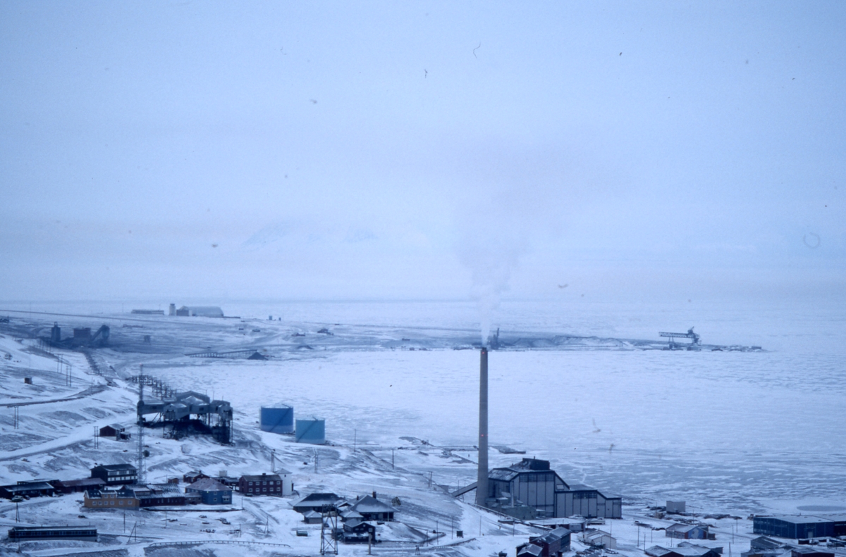Longyearbyen vinter 1994.
