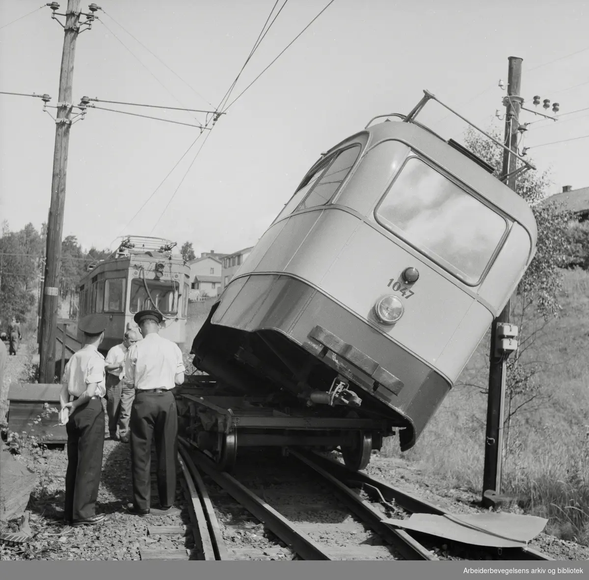 Vogn på Ekebergbanen veltet av sporet ved Ljabru stasjon. 14 juli 1959.