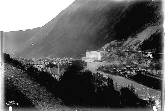 Prot: Rjukan II Nattbilled og byen