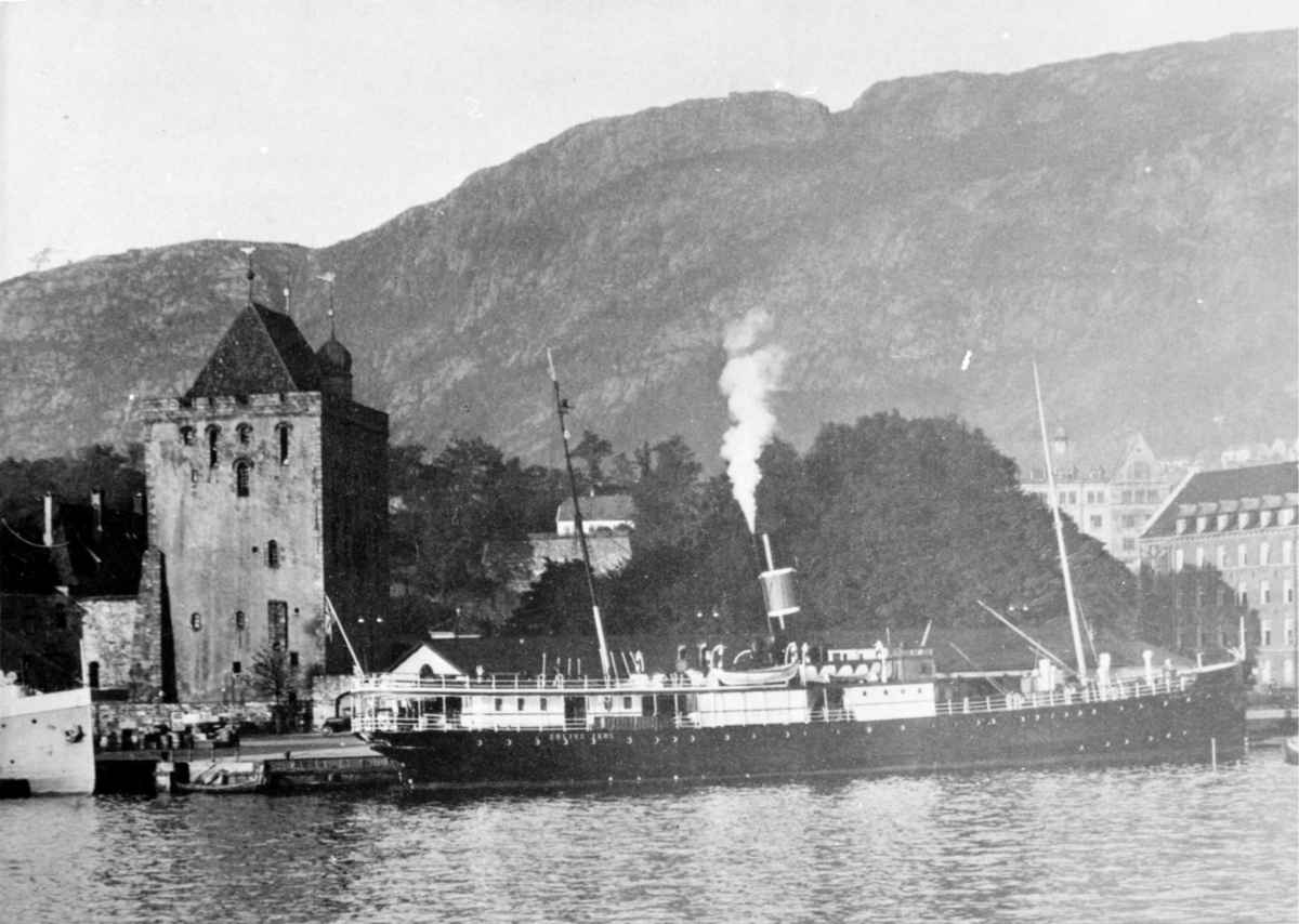 Dampskipet DS Erling Jarl ved kai i Bergen