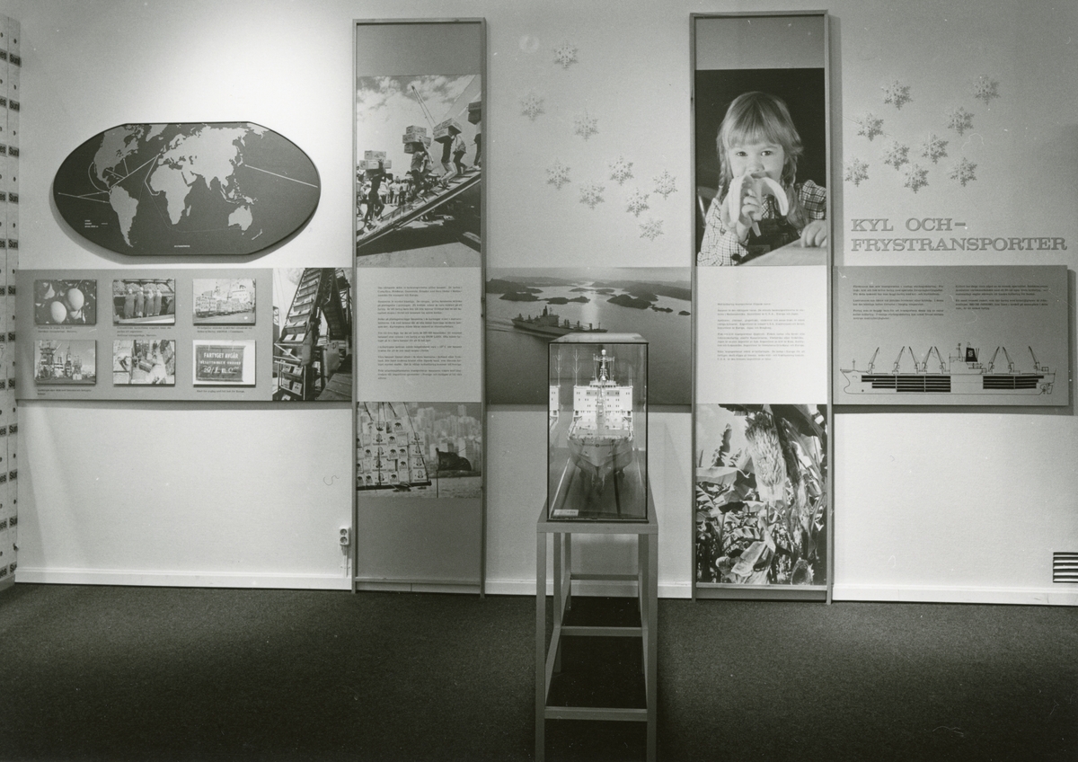Sjöhistoriska museets permanenta utställning fotograferad 1987. Del av utstälningen som illustrerar kyl- och frystransporter.