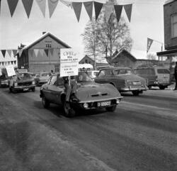 Fra Grundset Martn 1969.
Biler.
Bilparade i Storgt. Elverum,