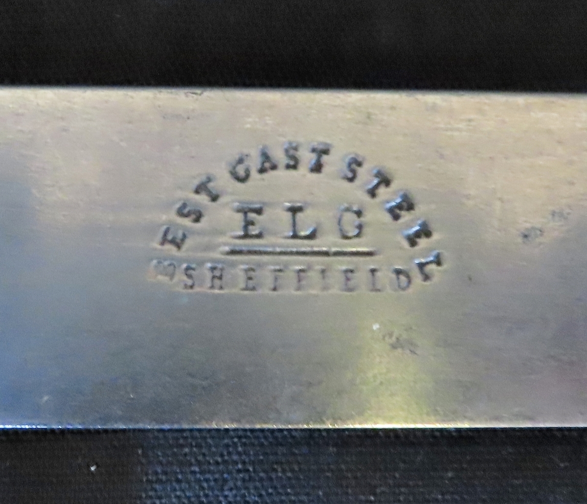 Bordkniver (4stk) - stål med svart treskaft (Sheffield), gjennomgående blad med klinket skaft.