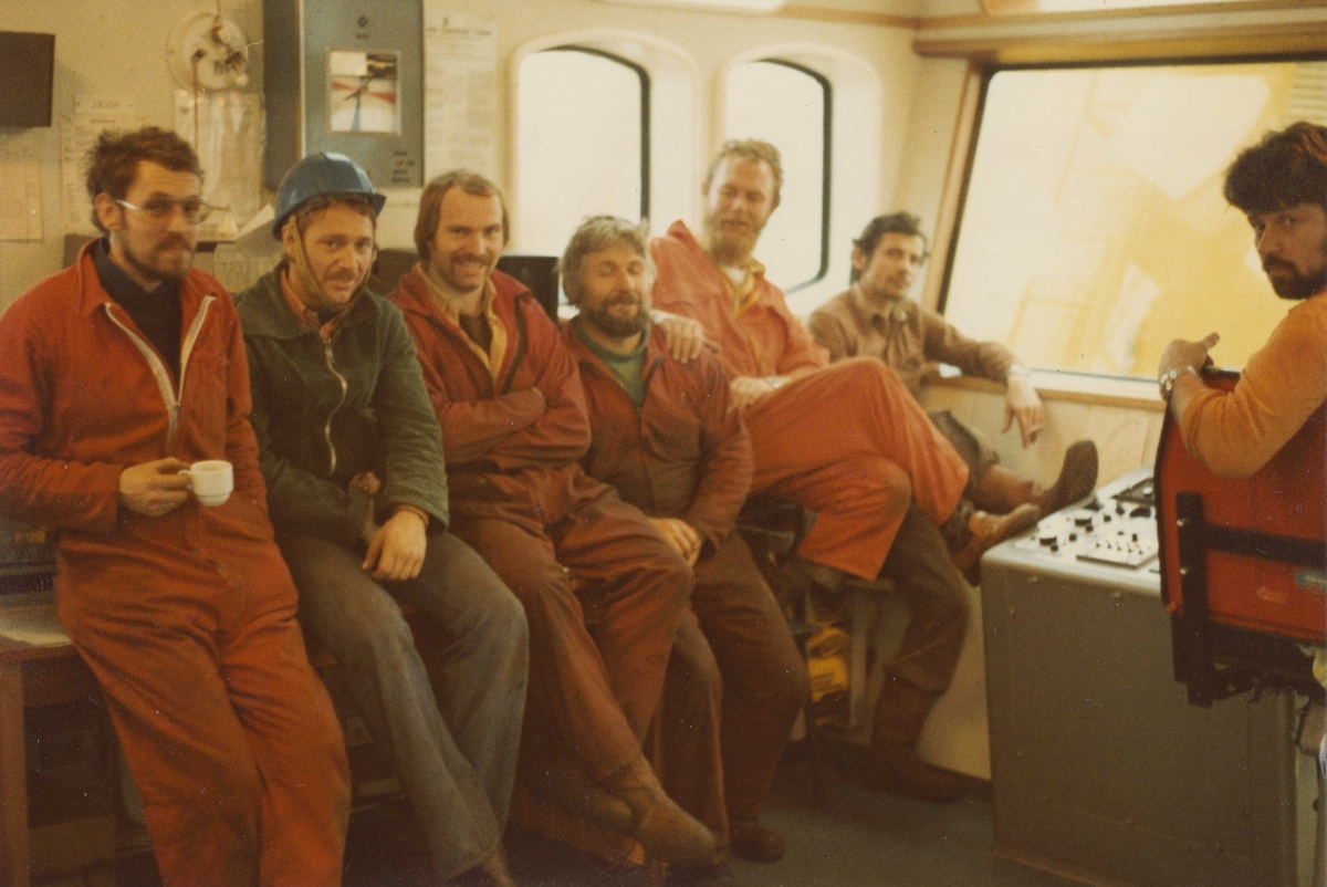 7 menn om bord på MS ANNE VIKING, Per Gustav Steimler til høyre i motivet.