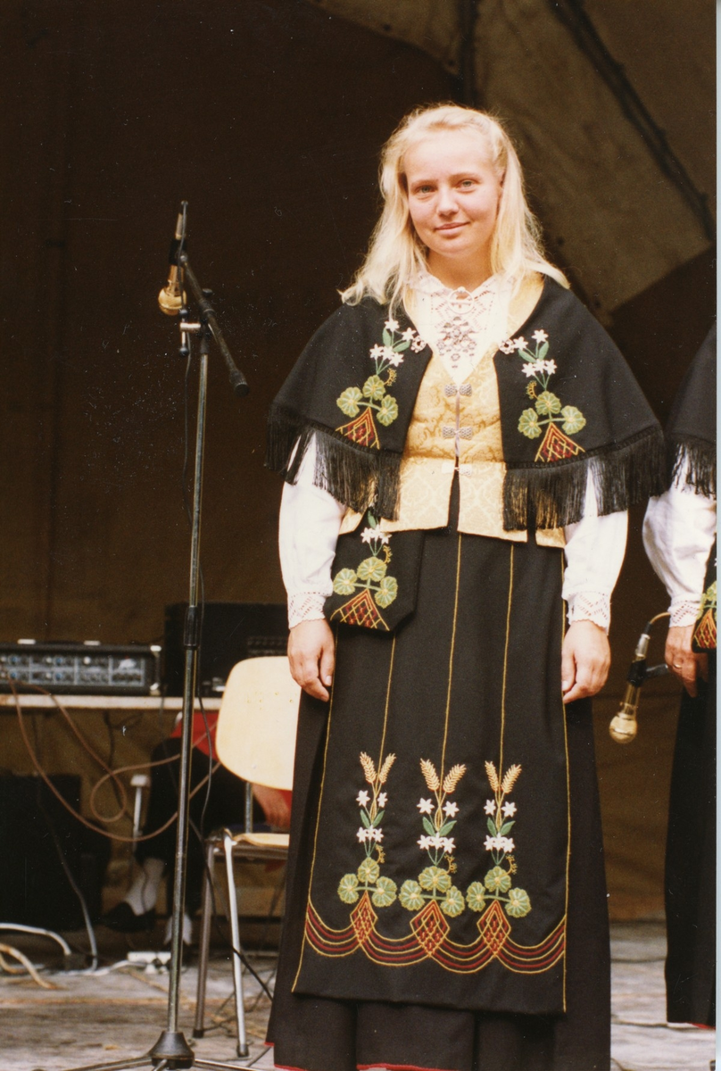 Ofotbunaden presenteres offentlig for første gang  på Kalottspelet på Evenes.