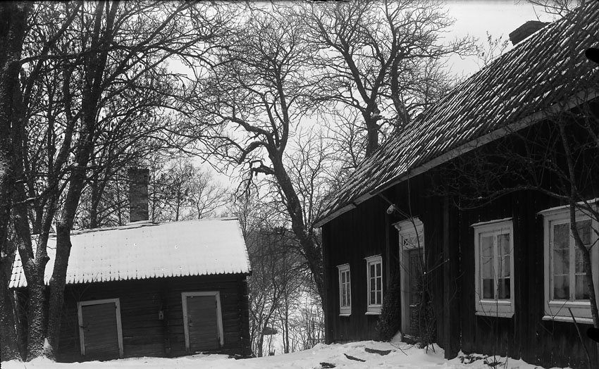 Brygghuset vid mangårdsbyggnaden i den blivande hembygdsgården,
Råby i Simtuna socken.