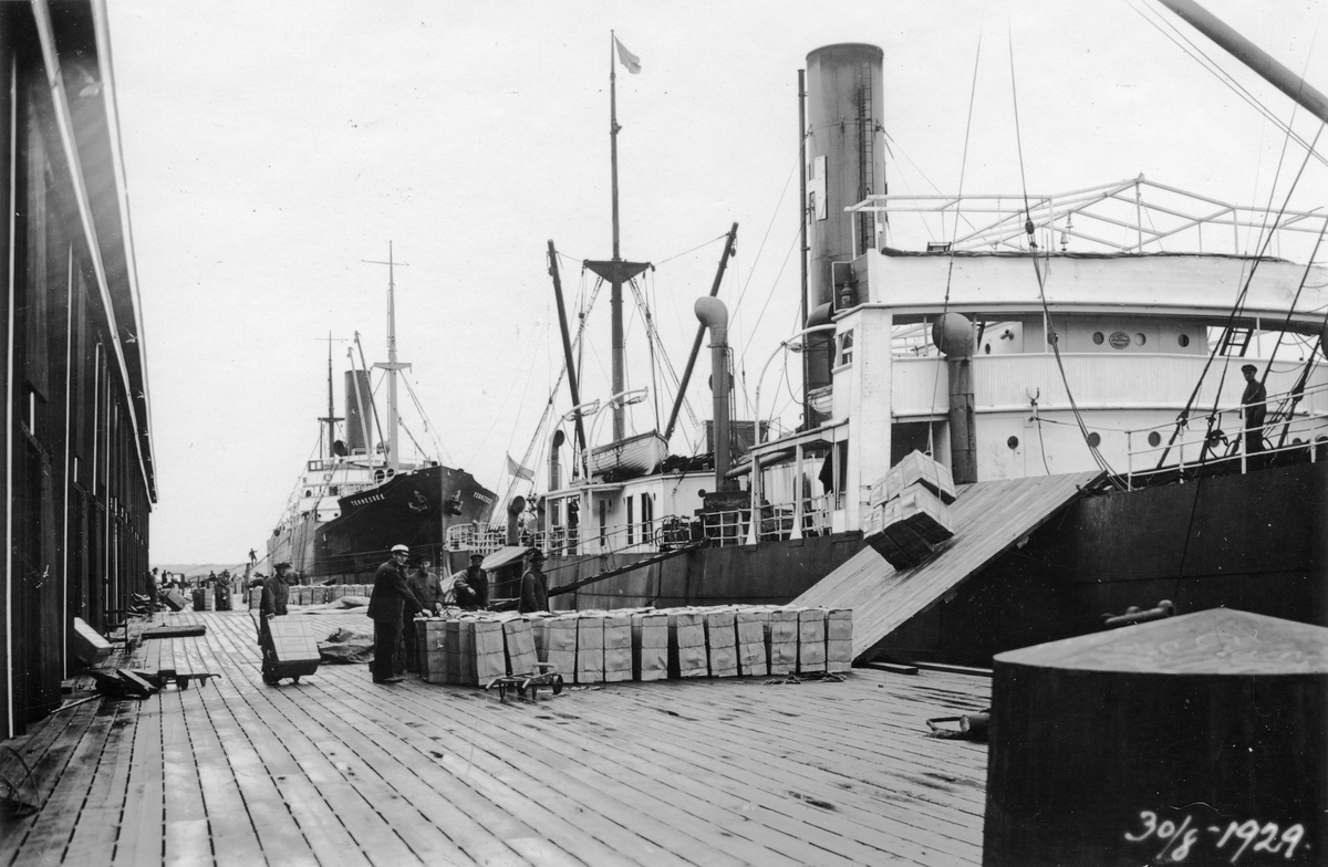 Skeppning vid Munksunds sulfitfabrik, 1929.