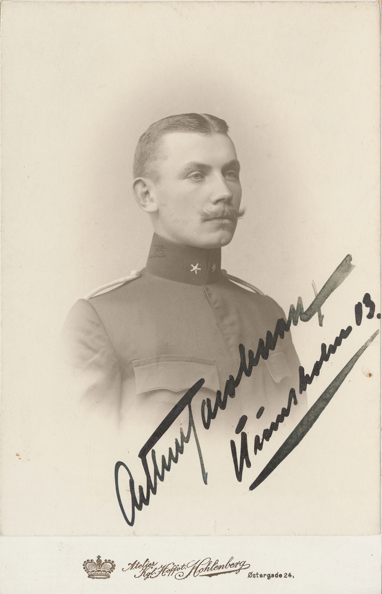 Porträtt av Arthur Jacobsson, underlöjtnant vid Wendes trängkår.