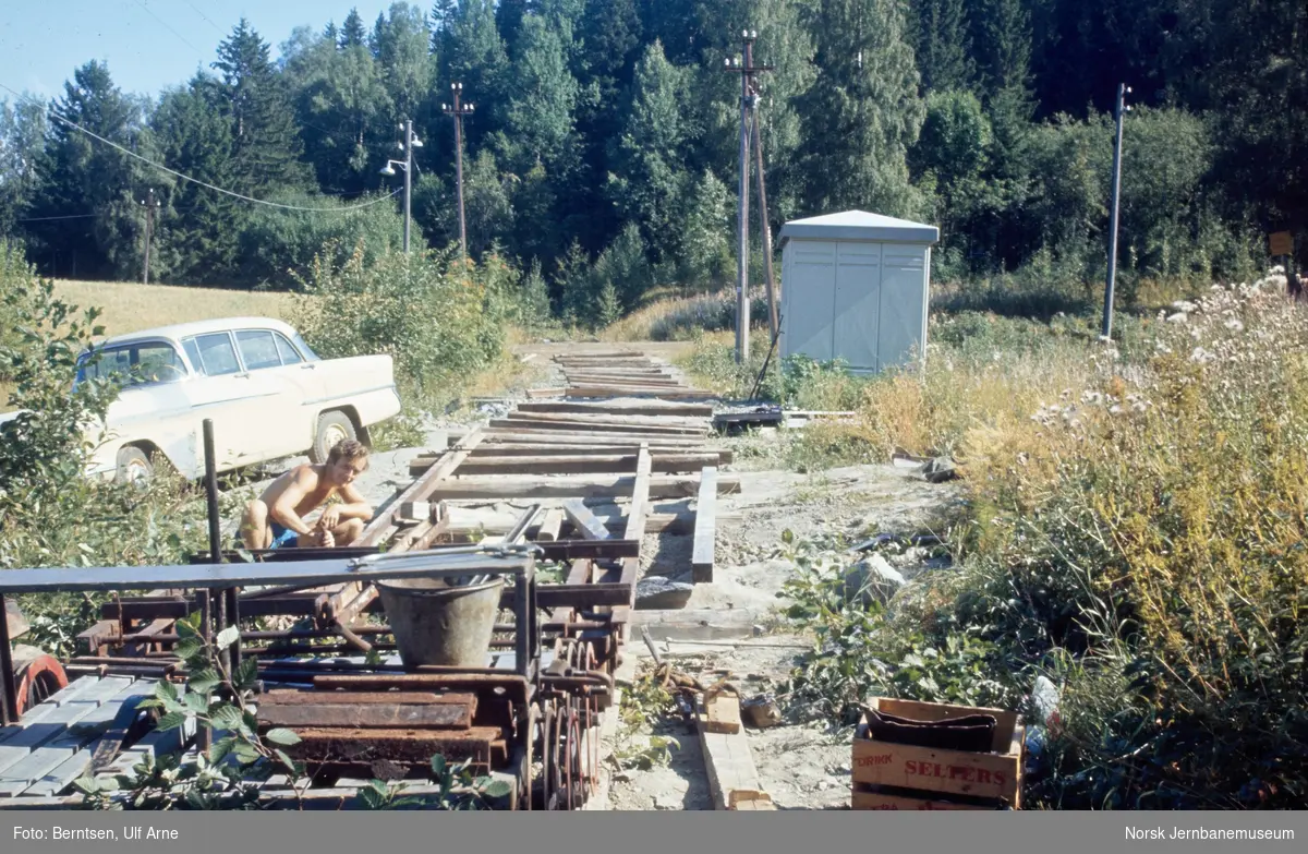 Skinnelegging i planovergang på Askim-Solbergfossbanens nær Solbergfoss stasjon