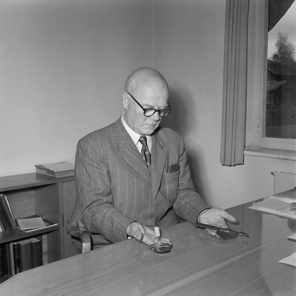 Thor Bjørklund (1889-1975) grunnlegger av Lillehammer. Bjørklunds stålvarefabrikk, også kalt "Ostehøvelen", hvor Bjørklunds ostehøvel ble produsert