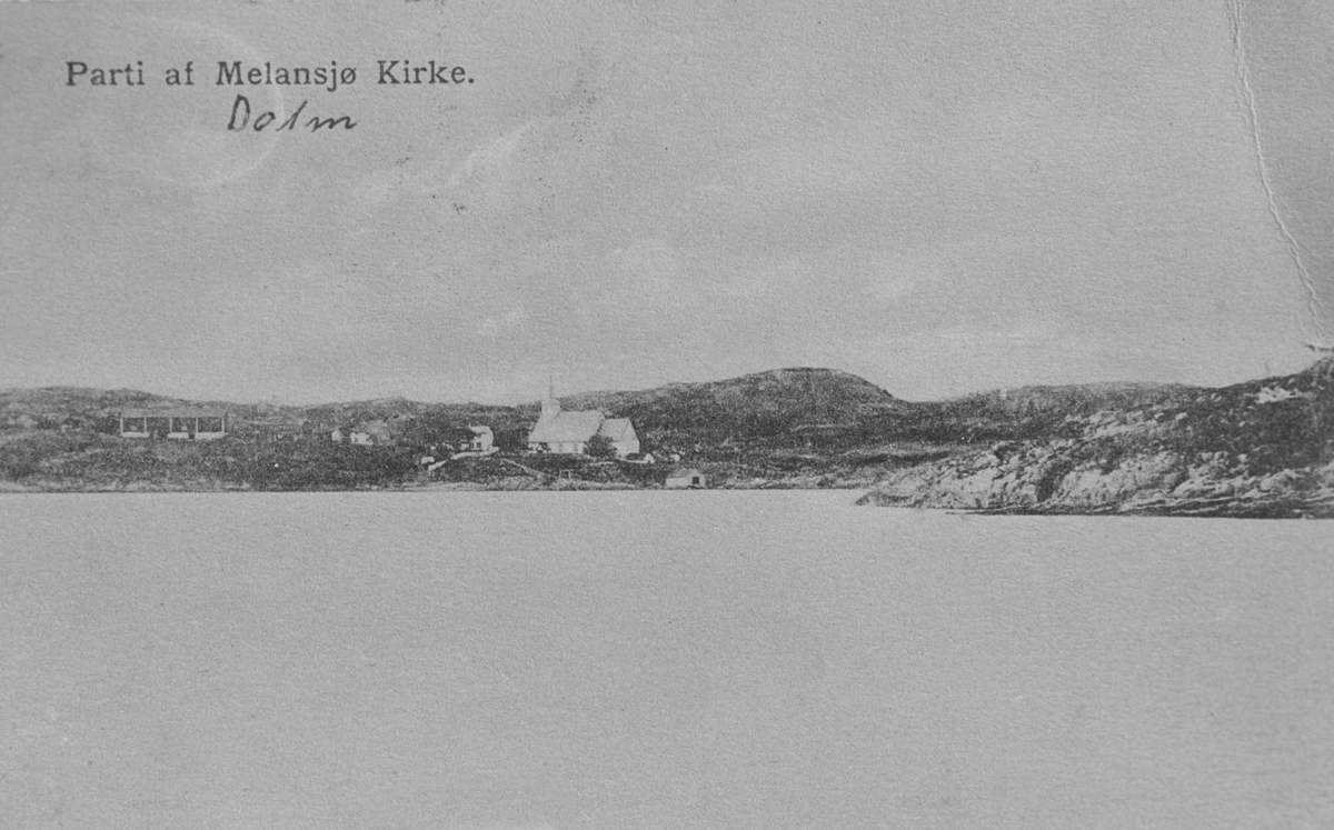 Dolm kirke og prestegård sett fra Hopsjø, Hitra.