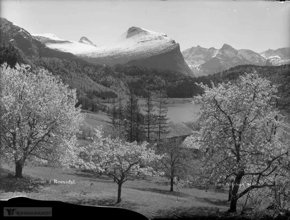 "Gjerdsetvatnet" "Gjerset i Romsdal"