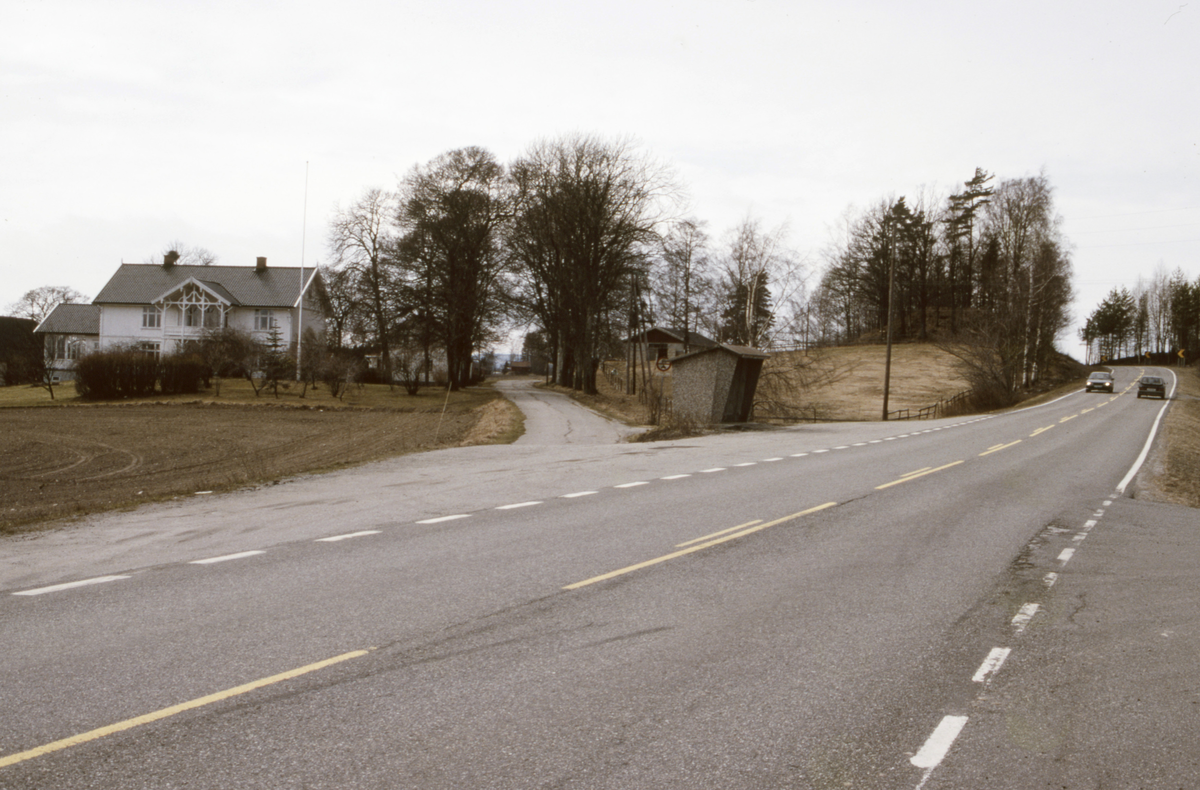 Drøbakveien ved Haug/Treider og ved Holstad, følger raet