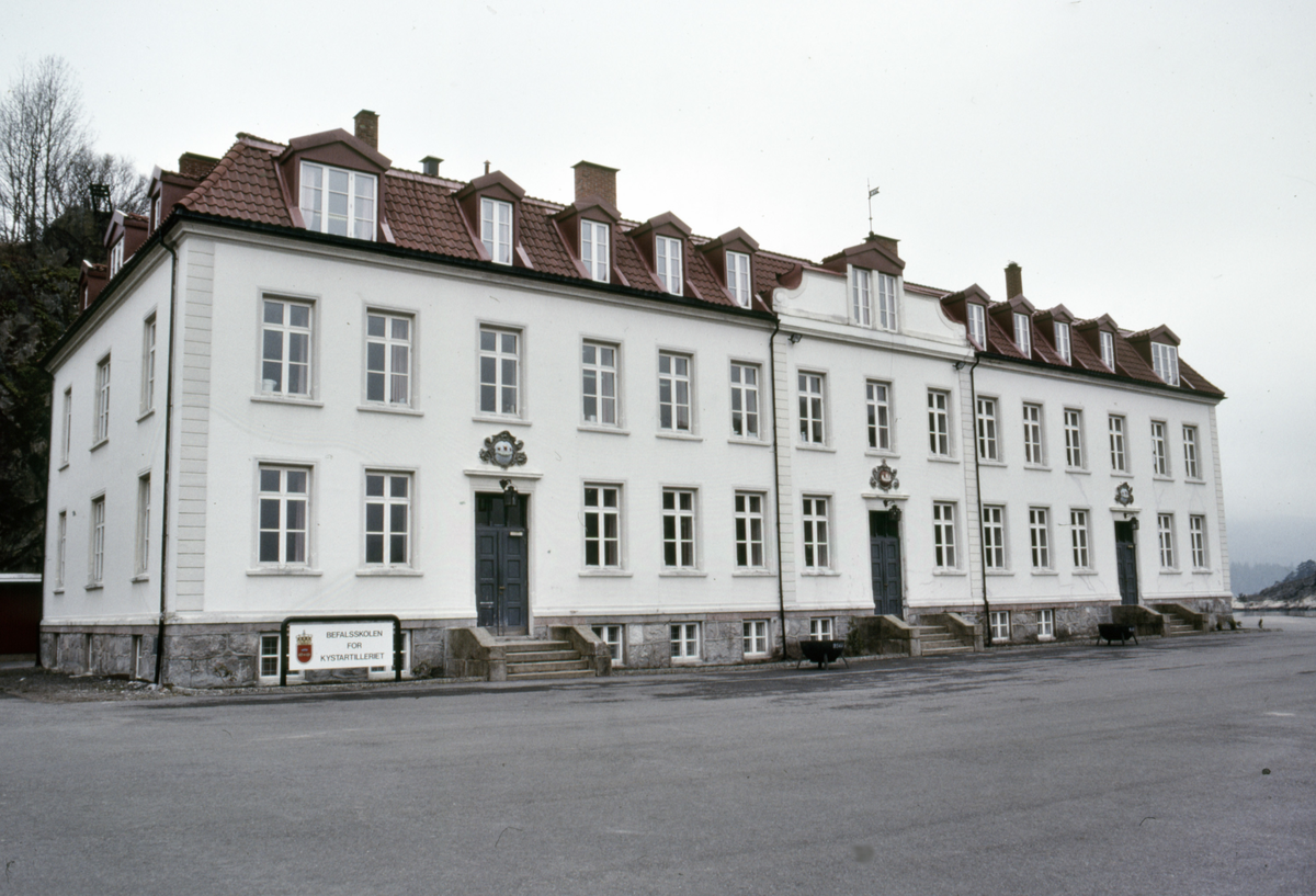 Oscarsborg festning, bygd 1846 – 56. Befalsskolen for kystartilleriet