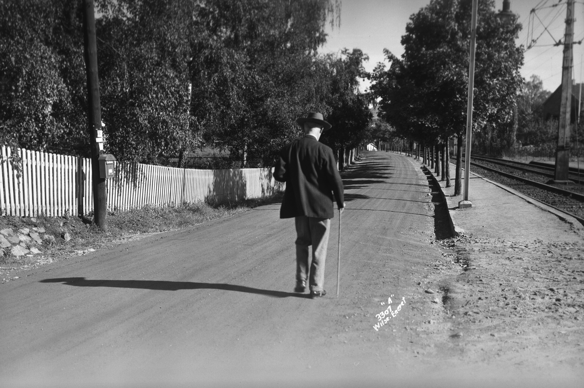 Edvard Munch, spaserende ved Abbediengen 21/9 - 1935
