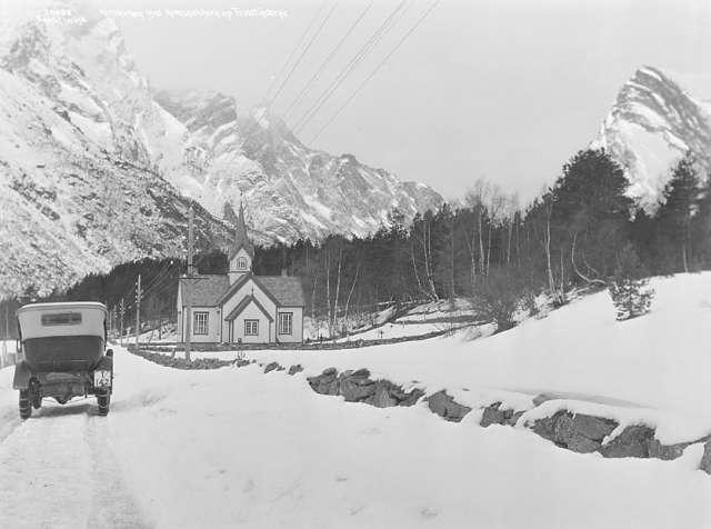 Prot: Romsdalen - Vinterbilen med Korskirken, Troldtinderne og Romsdalshorn