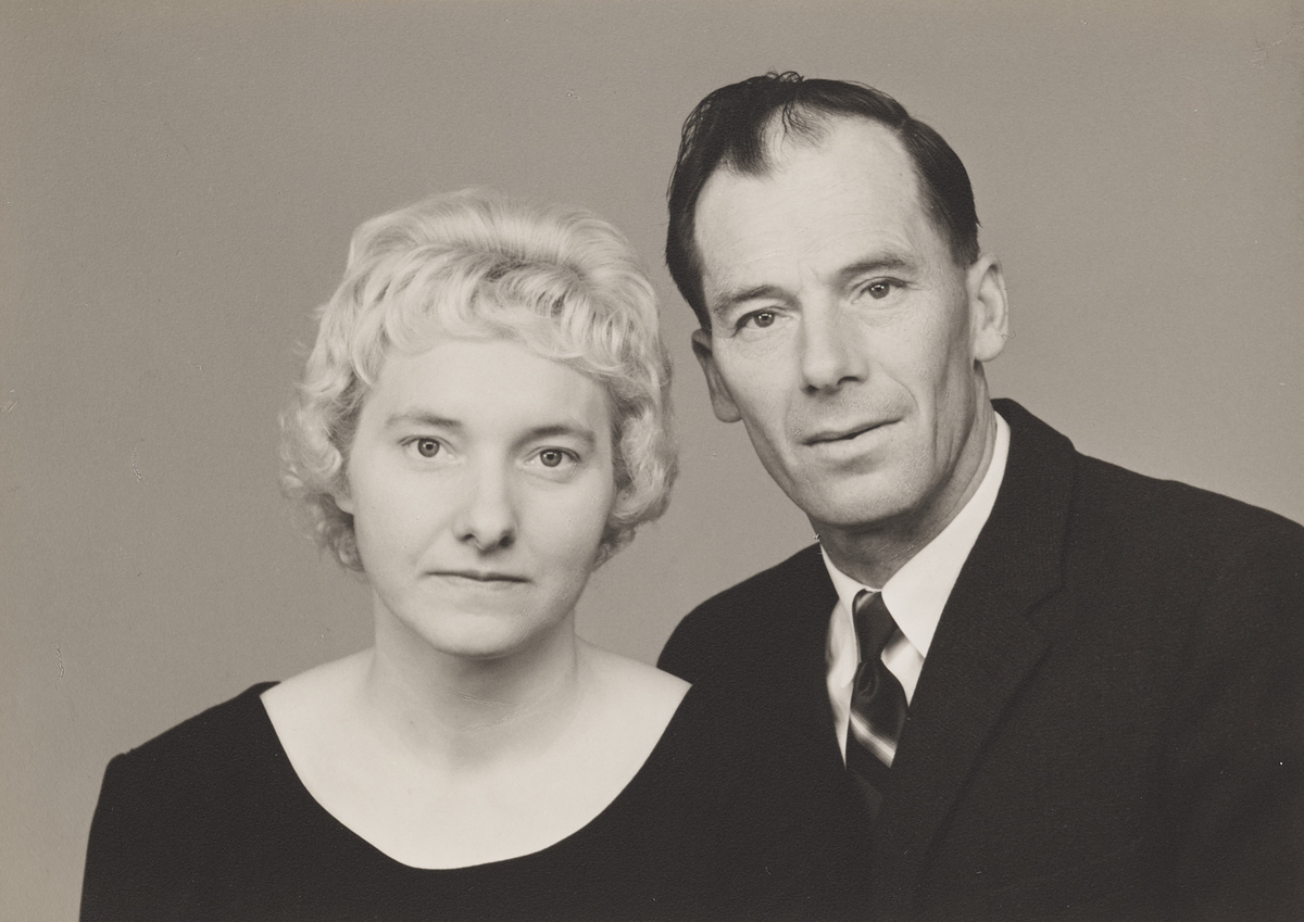 Portrett av en mann og en dame i finklær