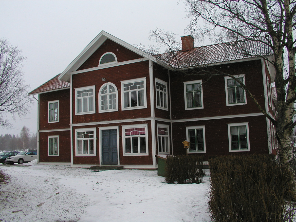 Foto i samband med besiktning av gården ”Olmårs” i Vik, Järvsö socken. Mangårdsbyggnad.
