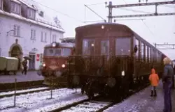 Salongvogn A21 nr. 100 bakerst i veterantog fra Drammen til 