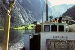 Ombord i M/S Bjørghild på Finnafjorden ved Finden i Sogn