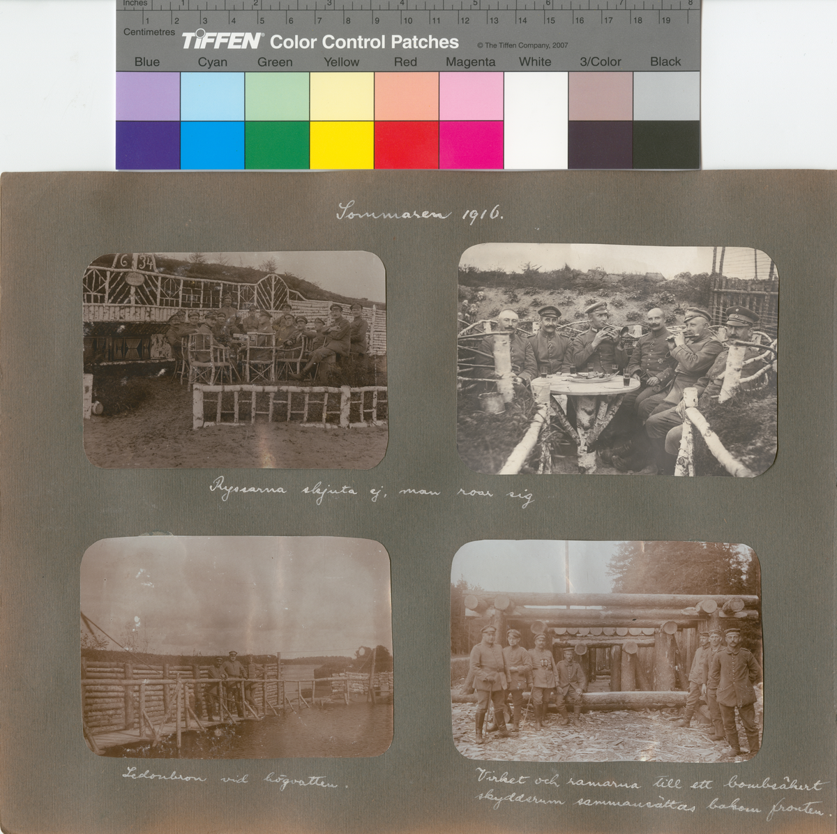 Text i fotoalbum: "Sommaren 1916. Virket och ramarna till ett bombsäkert skyddsrum sammansättas bakom fronten"