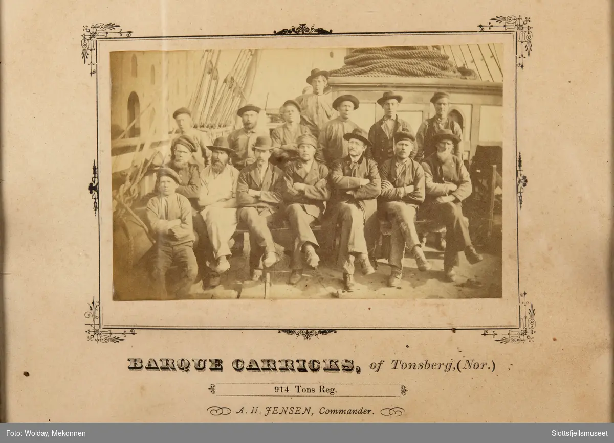 Mannskapet på barken CARRICKS av Tønsberg, tatt i Brooklyn, New York