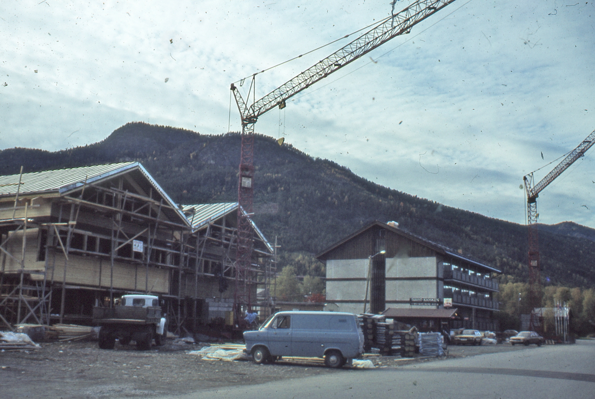 Bygging
Nes Prestegjelds Sparebank under bygging i 1981

