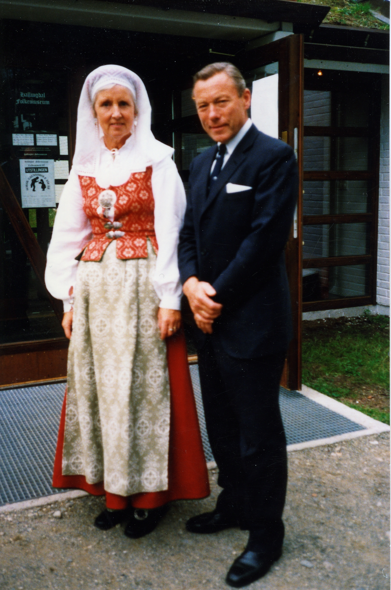 Fra jubileumsfest i 1989 Kirsti Akervold og Jann Bjørne
I bunad Kirsti Akervoll og Jann Bjørne i dress.
