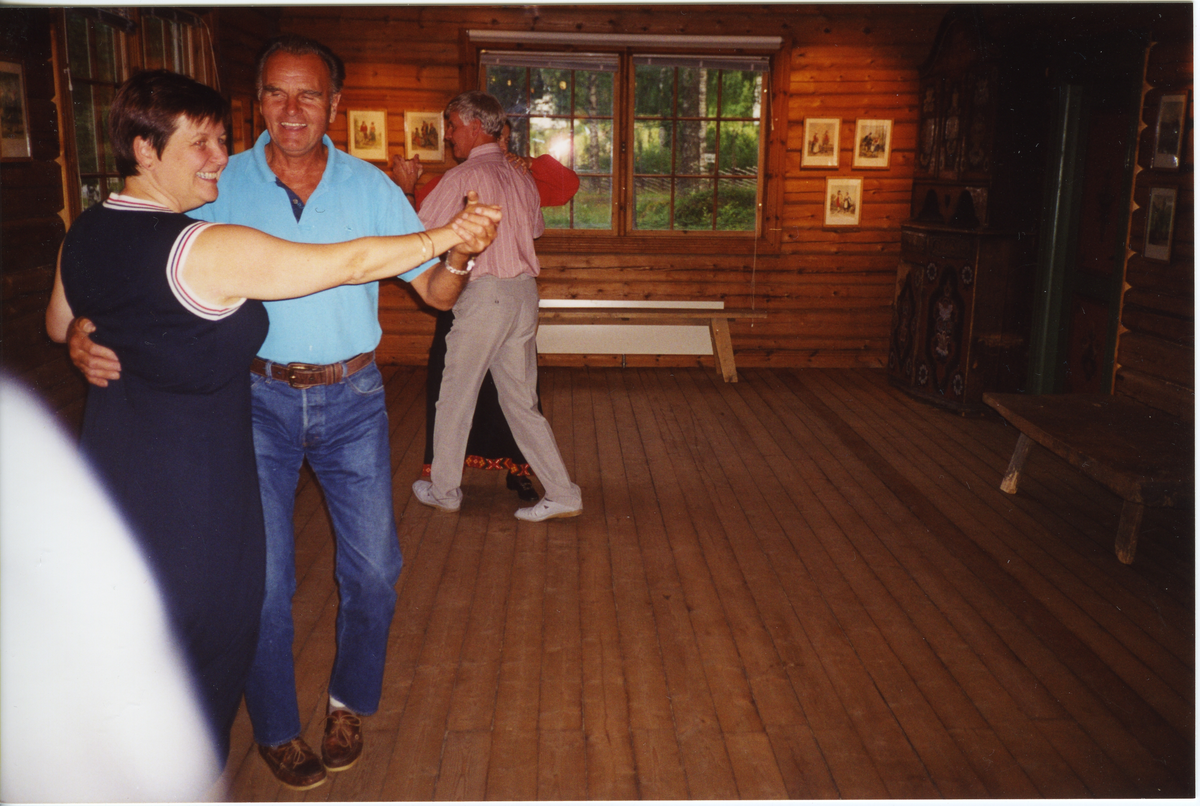 Dans
Erik Nesselqvis  og Anne Marie Kolhus svinger seg i dansen

