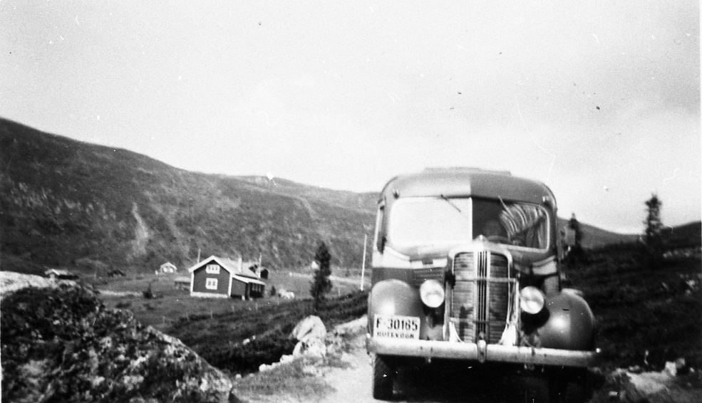 Rutebil
Bussen til Imlan. Kjørt av Hans Lysenvold
