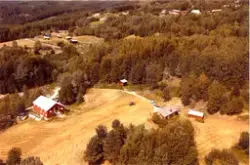 Luftfoto over Smette gård i Rukkedalen