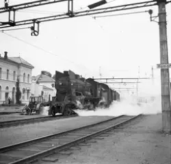 Damplokomotiv type 30b nr. 363 med persontog fra Oslo Ø til 