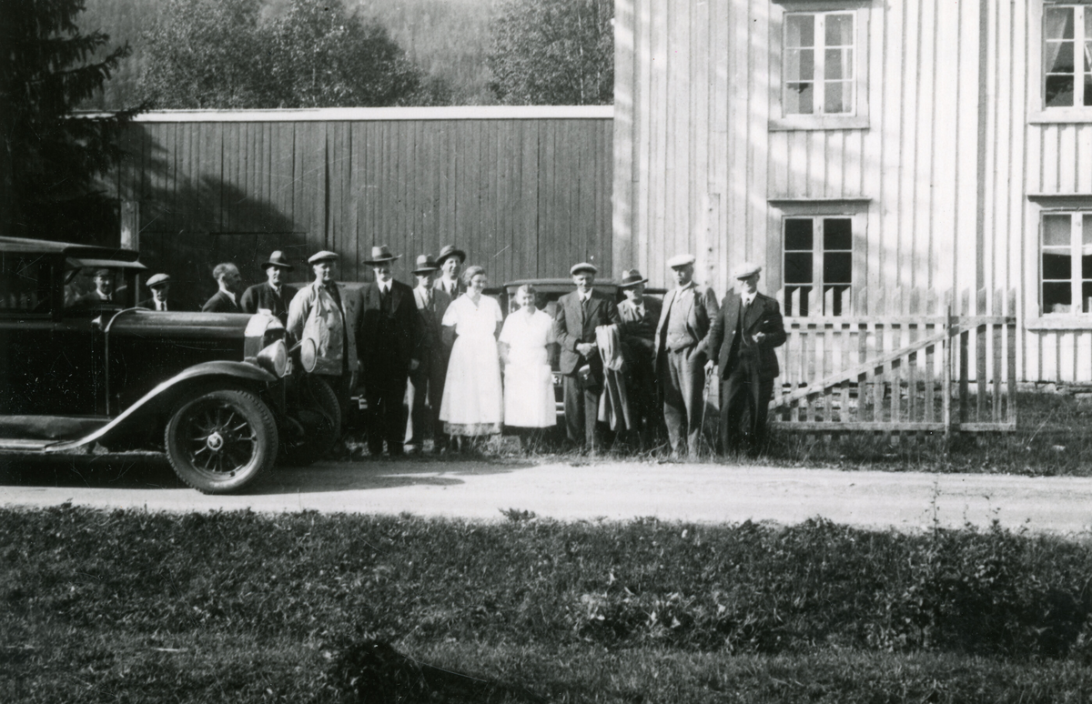 Skog- og vassdragskomiteen på tur til Fjellbekkmo i Grane kommune, juli 1934.  