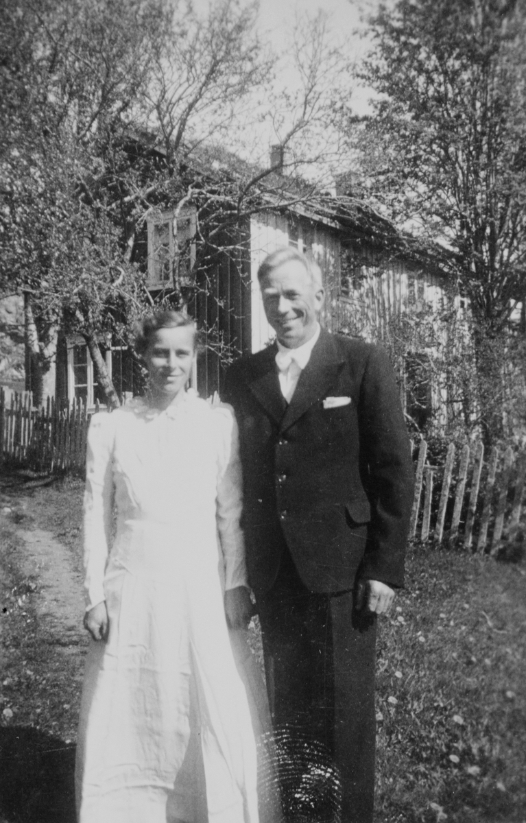Brudeparet Nikoline Andreasdatter Utseth og Hjalmar Iversen Nesset