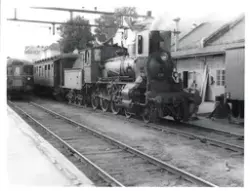 Damplokomotiv type 27a nr. 235 med persontog til Rørosbanen 