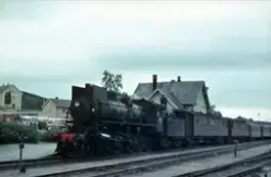 Damplokomotiv type 26a 215 med dagtoget fra Oslo Ø til Trond