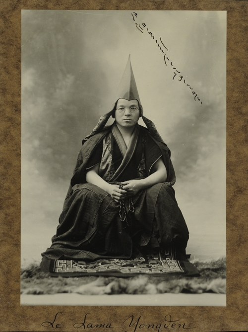 Portrett av Lama Yongden. Fotografi samlet i forbindelse med Elisabeth Meyers reise til India 1932-33.